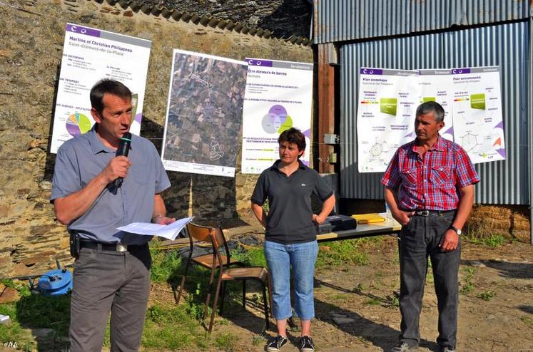 Martine et Christian Philippeau, avec Alain Denieulle, président du comité de pilotage viande bovine des Pays de la Loire.