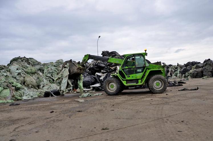 L’entreprise de recyclage Sita recycling polymers n’a qu’une capacité de stockage de 3 000 tonnes. C’est pour cela qu’elle fonctionne 24 h sur 24, 7 jours sur 7.