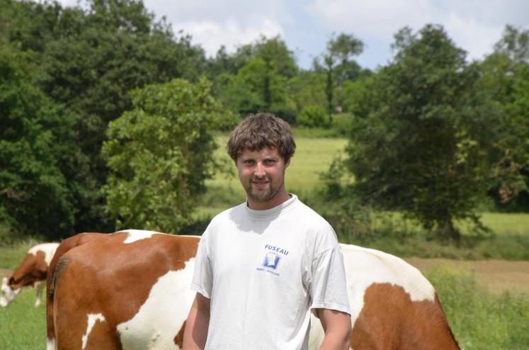 « Passer en système foin est un mode d'alimentation plus sain et plus naturel pour les animaux », estime Charlie Praizelin, éleveur laitier à Nyoiseau.