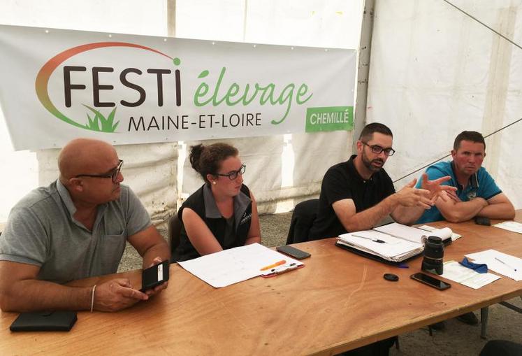 Conférence de presse du festival, mercredi 4 septembre au Théâtre foirail de Chemillé : de gauche à droite, Bruno Ragon (évolution) ; Manon Lherm (Seenovia) ; Benoit Cesbron (président de Festi'élevage) ; Pierre-Yves Léger (président du syndicat jersiais 49).