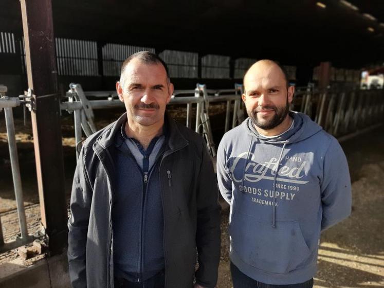 Denis Martin, agriculteur à Morannes et président de la SAS LAMPA et Anthony Barillé, jeune producteur de lait à Montigné-les-Rairies et membre de la SAS.