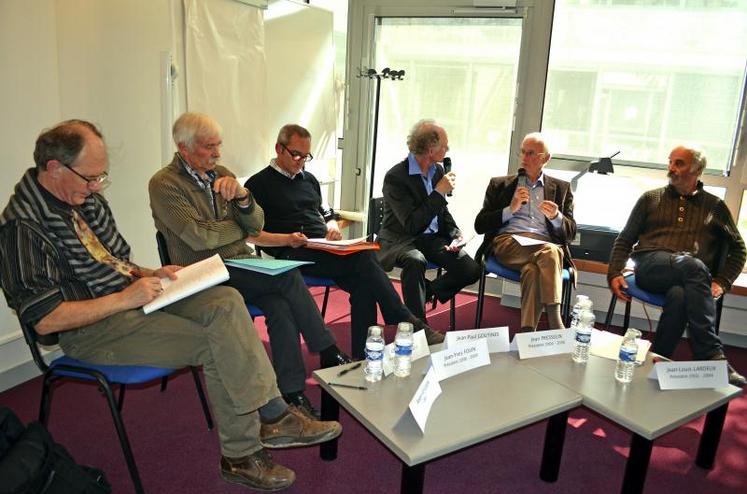 Roger Le Guen, sociologue, Jean-Yves Fouin, Olivier Caillé, Jean-Paul Goutines, animateur du débat, Jean Presselin  et Jean-Louis Lardeux.