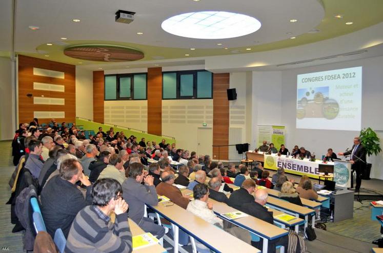 300 participants pour ce premier congrès dans l’amphithéâtre du Lycée de Pouillé.