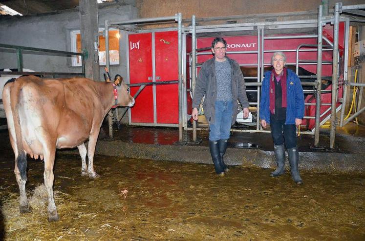 Cela fait sept ans qu’Isabelle et Christian Garreau ont investi dans un robot de traite.