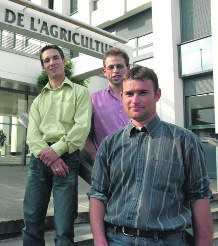 Frédéric Brosselier, Christophe Réveillère et Damien Bouhier sont allés défendre la 
candidature du Maine-et-Loire à la finale nationale de labour mercredi dernier, à Paris.