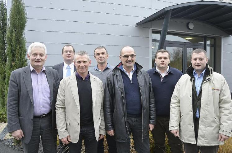 Rémy Losser (67), président d’Alsatabac et de la nouvelle coopérative, Olivier Riedinger, directeur, Pascal Socheleau (49), président de Nord et Loire Tabac, Jean-Marie Barbot (49), président de la caisse d’assurance CNLP,* Bruno Paulus (67), président de la caisse d’assurance alsacienne, Guillaume Lefebvre (28) et Frédéric Legros (02), administrateurs.