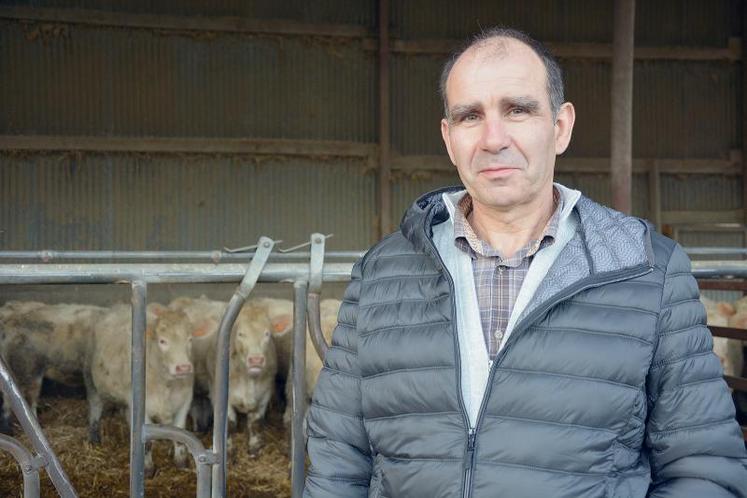 Bruno Guegnard, éleveur de charolaises à l’EARL du Grand Villiers, à Cléré-sur-Layon.