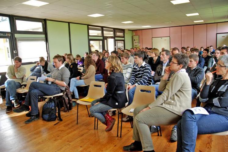 Des éleveurs des Pays de la Loire, de Poitou-Charente et même de Bretagne sont venus à La Chapelle-sur-Oudon pour assister à la rencontre régionale caprine.