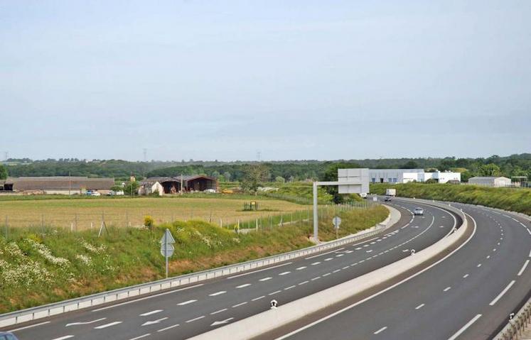 L’annonce a été faite à la Conférence environnementale de vouloir stopper l’artificialisation nette des surfaces agricoles ou naturelles, grâce à “tous les moyens juridiques nécessaires”, a précisé François Hollande.