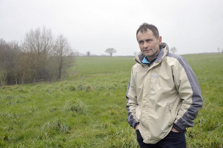 Le pâturage dynamique augmente la productivité de la prairie, a constaté Jean-Pierre Martineau, à Saint-Hilaire-du-Bois.