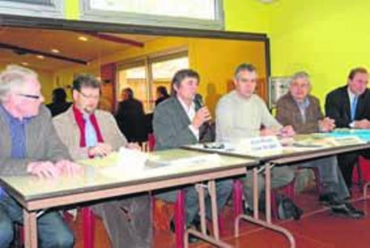 Au micro, Jean-Pierre Cohard, président de Nord et Loire tabac.