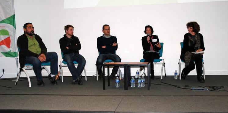 A la table ronde organisée par la Chambre d’agriculture au campus de Pouillé, Pierre-Marie Heulin, Aurélien Colas, Pierre-André Cherbonnier, Véronique Marchand et Alice Barthez.