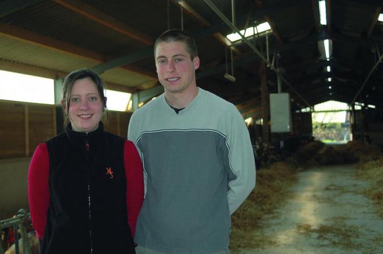 Claire Piet, 24 ans et Sylvain, 26 ans, ont repris une exploitation caprine il y a tout juste un an, le 1er avril 2008, à La Chapelle-Rousselin.