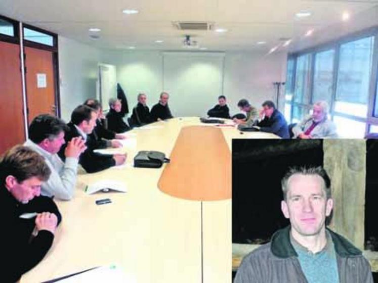 Les membres de la commission de cotation France Agrimer 
composée de représentants des producteurs (dont fait partie Alain Denieulle (photo), des abatteurs, de l’administration 
régionale.