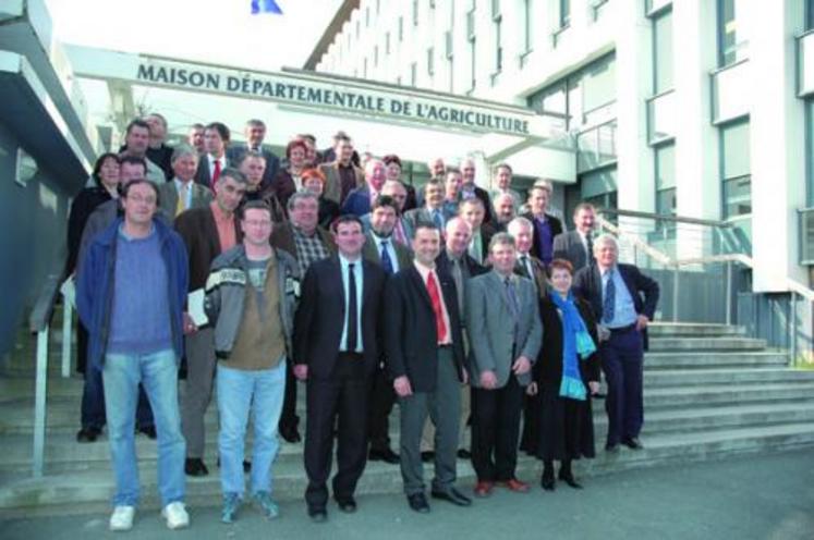 Les membres de la Chambre régionale d'agriculture à l'issue de leur session élective, vendredi 16 mars à Angers.