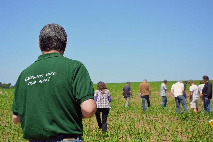 50 personnes réunies à Saint-Laurent-des-Autels pour la journée bilan organisée par la FRGeda et Trame autour de l’agriculture de conservation des sols.