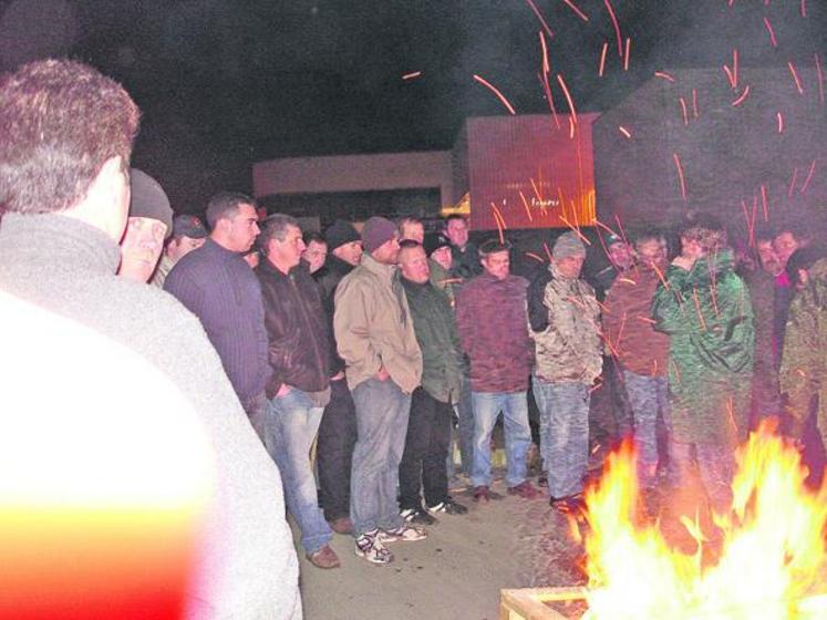 Les éleveurs avaient déjà bloqué des abattoirs, au Lion-d’Angers 
et à Cholet, le 5 mars dernier.