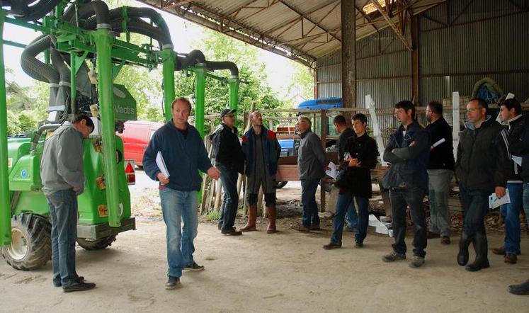 Au Domaine de Brizé, à Matigné-Briand, les viticulteurs ont découvert entre autres le pulvérisateur Tecnoma Vectis qu’utilise Didier Vazel pour l’application de produits phytosanitaire sur ses 41 hectares de vigne.