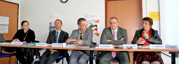 Viviane Kerlidou, déléguée Valorial Pays de la Loire, Vincent Favrichon, directeur de la Draaf, Claude Cochonneau, président 
de la Chambre régionale, Gino Boismorin, directeur de Végépolys et Christiane Lambert, vice-présidente de la Chambre régionale 
et présidente du comité de pilotage Innovation AEI.