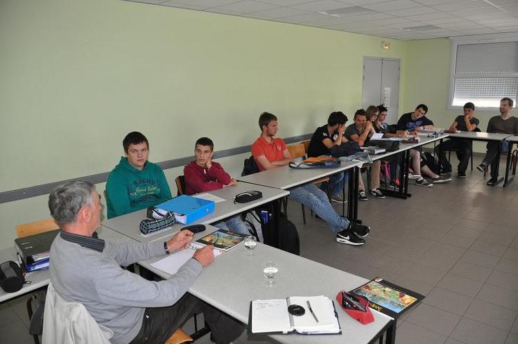 Une rencontre a été organisée avec André Charbonnier, un des participants au recueil Inventerre.