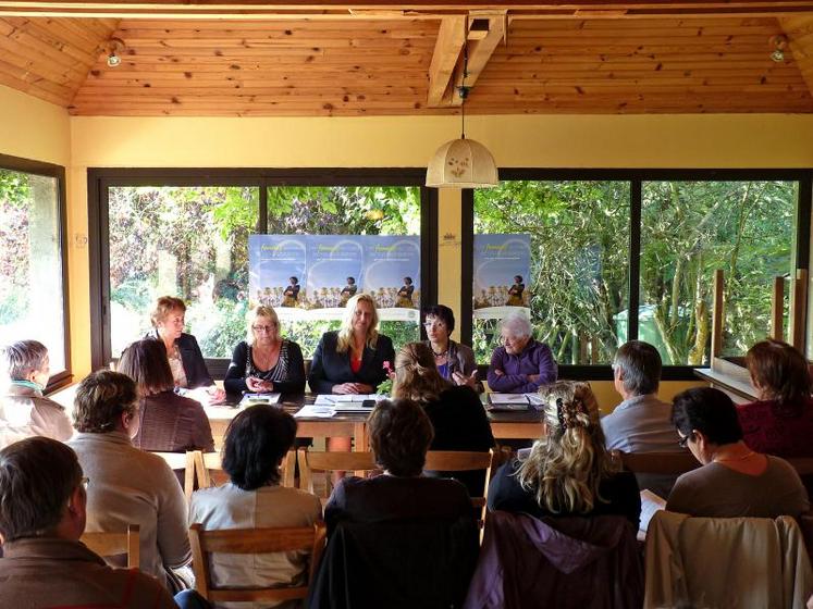 Les agricultrices des Pays de la Loire ont échangé sur l’engagement, les élections Chambres et l’Europe autour de Karen Serres, Christiane Lambert et Marie-Louise Mary.