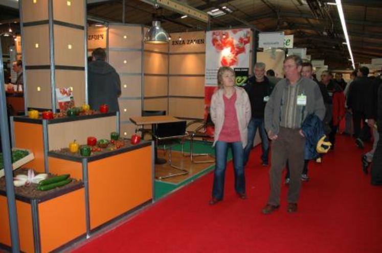 En 2006, le Sival avait reçu 23 000 visiteurs professionnels, dont 72 % de producteurs. Au-delà des murs du Parc-expo, le salon propose également des visites guidées dans des entreprises et des centres de recherche.