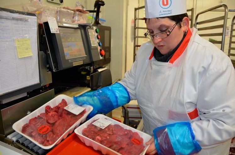 La nouvelle dénomination des morceaux de viande n’a pas changé le travail des salariés de la grande surface de Mûrs-Erigné.