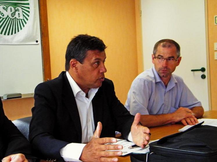 Xavier Beulin, président de la FNSEA, à côté de Joël Limouzin, président de la FRSEA Pays de la Loire.
