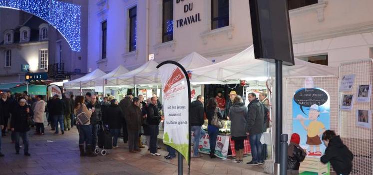 Le marché de Noël JA s’est tenu rue Saint-étienne à Angers.