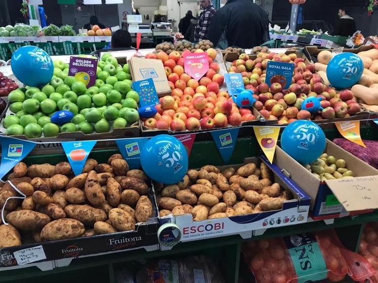 Etal de pommes françaises à Bradford, dans le Nord de l’Angleterre.