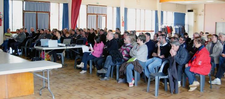 Quelques éleveurs ont haussé le ton dans l’assemblée exprimant leur incompréhension face à ce qu’ils considèrent comme une avance de trésorerie à l’entreprise.