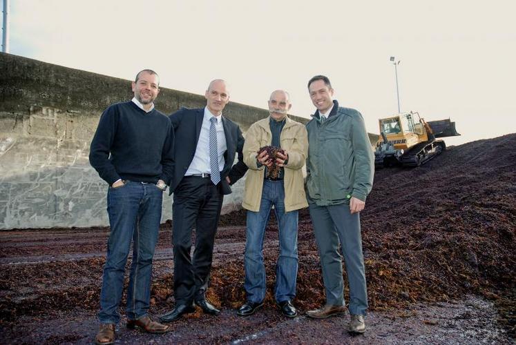 Jean-François Mouyal, responsable technique de la distillerie, Jérôme Lemasson, 
directeur Pôle vin pour Loire propriétés, Jacques Blouineau, responsable de la distillerie et Jérôme Budua de Raisinor France ont présenté leur projet de biocarburant.