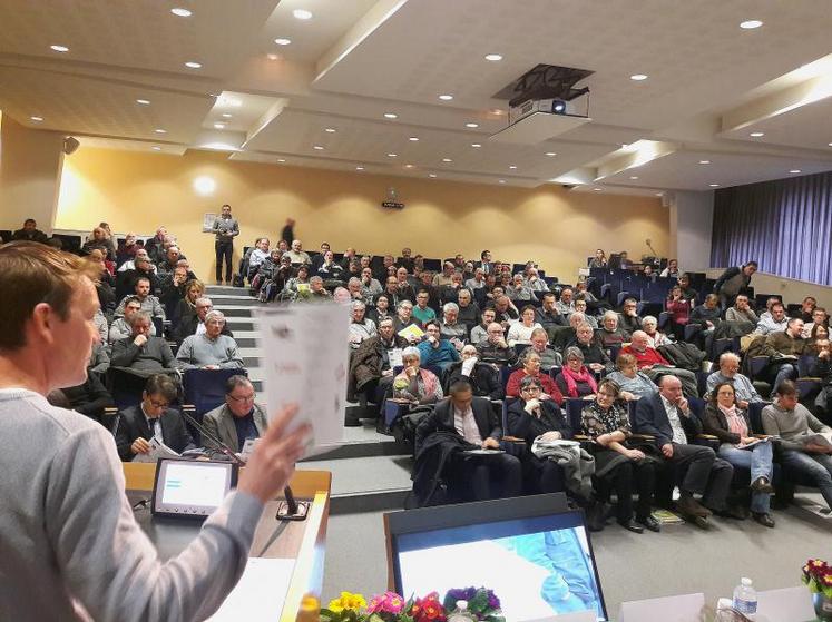 L'assemblée générale de la FDSEA49 a rassemblé plus de 200 personnes ce 9 février à Angers.