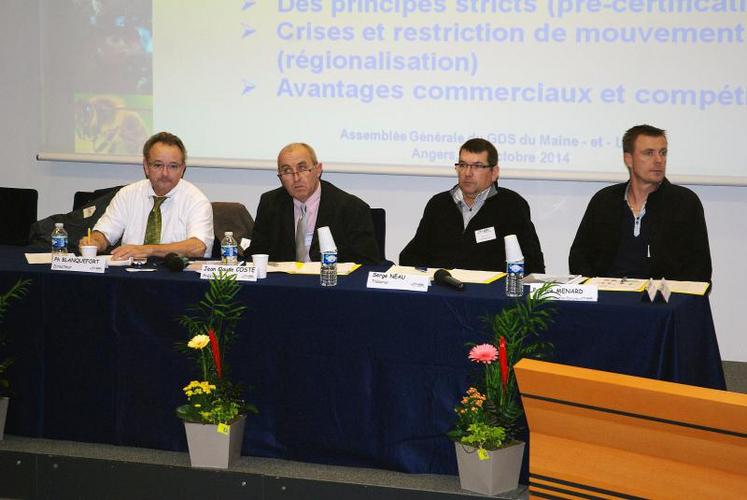 Philippe Blanquefort, le directeur du GDS Maine-et-Loire, Jean-Claude Coste, président, Serge Neau, trésorier, et Patrice Ménard, président de la section porc.
