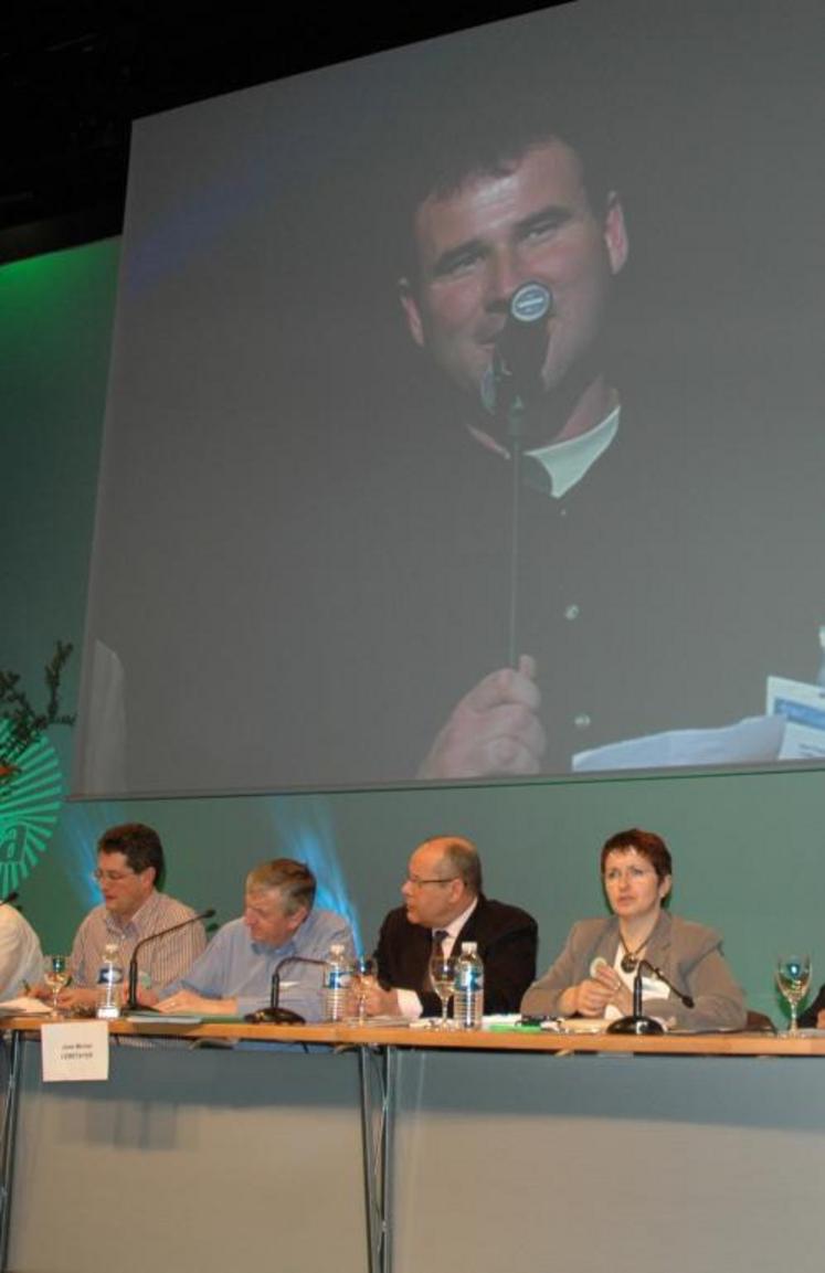 Sur l’écran du fond, Jean-François Coué, nouveau président de la Chambre d’agriculture de Loire-Atlantique.