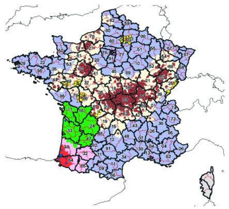 Rond rouge : Foyer de BTV8 due à la circulation virale 2008
Rond bleu : Foyer de BTV1
Zone en bleu : Réglementée sérotype 8
Zone en jaune clair : Périmètres interdits sérotype 8
Zone en jaune foncée : Nouveaux Périmètres interdits sérotype 8
Zone en rose : Réglementée sérotype 1
Zone en rouge : Périmètre interdit sérotype 1
Zone en vert : Réglementée sérotype 1 et 8
Zone en gris : Réglementée sérotype 1-2-4-16