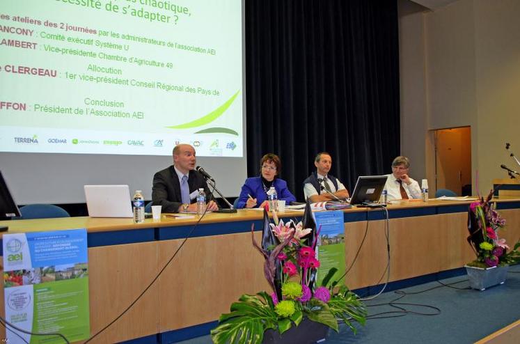 À la tribune : Laurent Fracony de Système U, Christiane Lambert vice-présidente de la Chambre d’agriculture, Vincent Favrichon, directeur général de la Draaf et Michel Griffon, président de l’AEI.