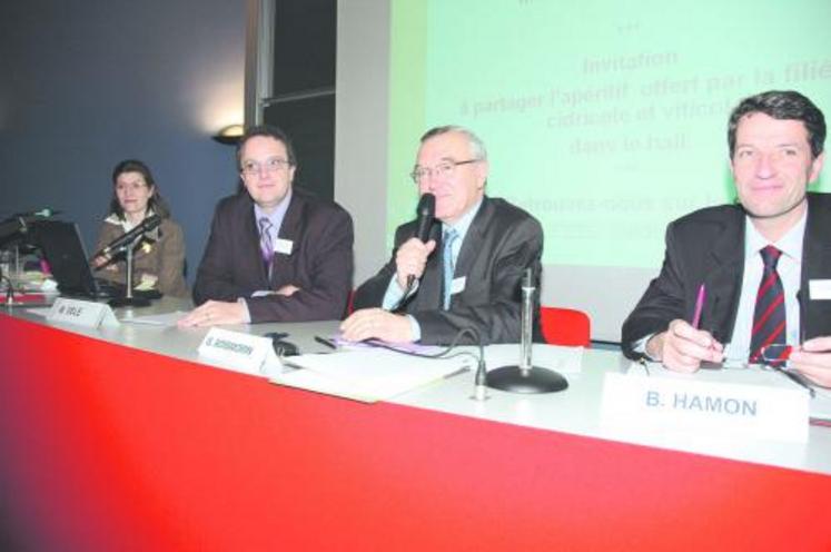 Emmanuelle Rousseau, chargée de communication, Gino Boismorin (Chambre régionale d’agriculture), Michel Velé, président de Végépolys et Bernard Hamon, président délégué.