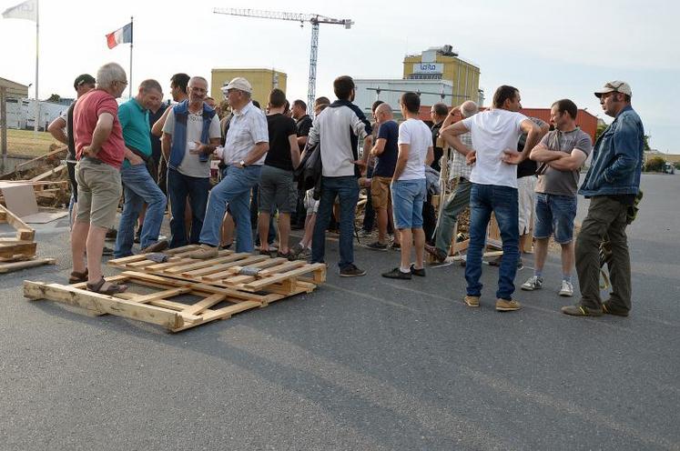 Les producteurs se sont mobilisés sur plusieurs sites, notamment à Laïta à Ancenis.