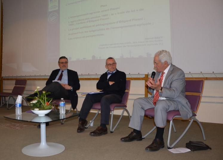 Hervé Savy, doyen de l’Inspection de  l’enseignement agricole ; Jean-Pierre Moreau, inspecteur d’académie à la retraite et Paul Loupias, ancien maire de Montreuil-Bellay et ancien inspecteur principal de l’enseignement agricole.