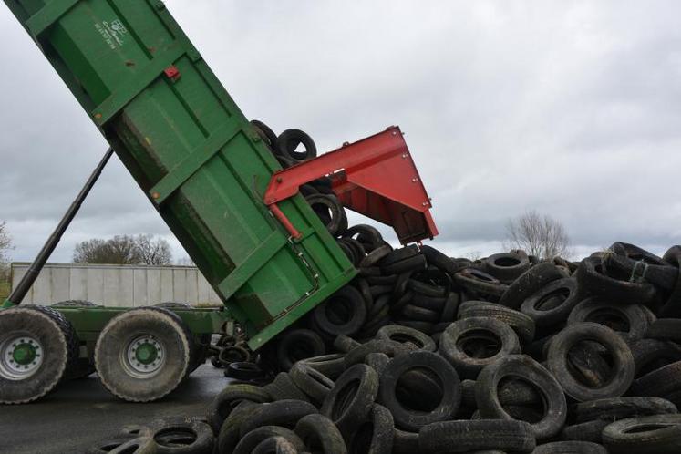 Entre le lundi 26 mars et le vendredi 30 mars, environ 250 tonnes de pneus usagés auront été collectées par le Smitom Sud-Saumurois.