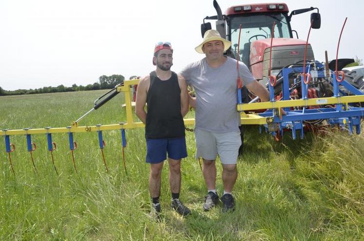 Au Mesnil-en-Vallée, grâce à une barre d'effarouchement, le Gaec de la Thau a sauvé une cane et 3 lièvres.