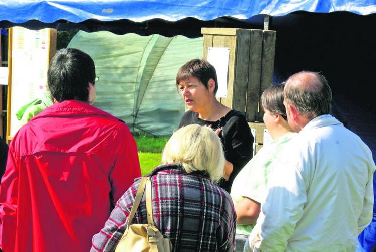 Salariés et jardiniers ont fait découvrir au public le fonctionnement du Jardin de cocagne situé à Saint-Barthélemy-d’Anjou.