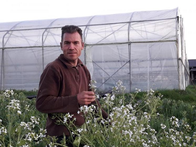 Sur ses 3 ha, Vincent Favreau développe tout un panel d’initiatives favorisant la biodiversité et l’environnement.