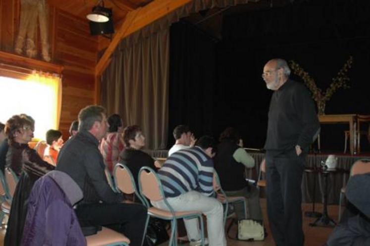 À l’Herberie, après son exposé, Edgard Pisani a dialogué avec le public.