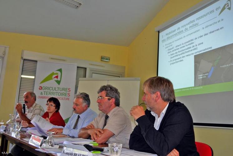 La session s’est déroulée à Segré le 10 octobre. Des représentants d’associations, notamment la Fédération de pêche, ont participé aux discussions sur la question de l’eau.
