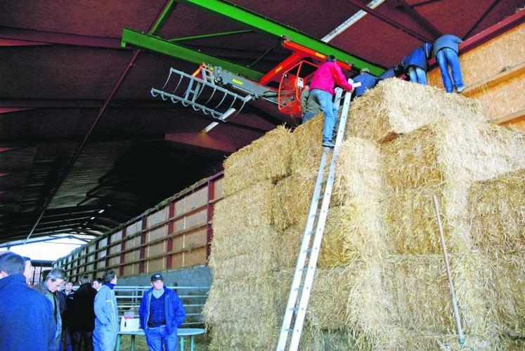 Le séchoir du Gaec de la Poulinière était ouvert au public lors des Jeudis du foin. Avec une capacité de 550 tonnes, il est l’un des plus volumineux présentés lors de cette série de portes ouvertes.