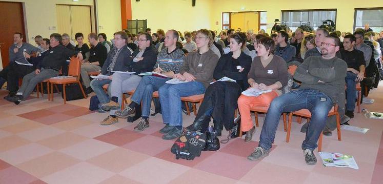 Techniciens, conseillers et éleveurs à la journée technique.