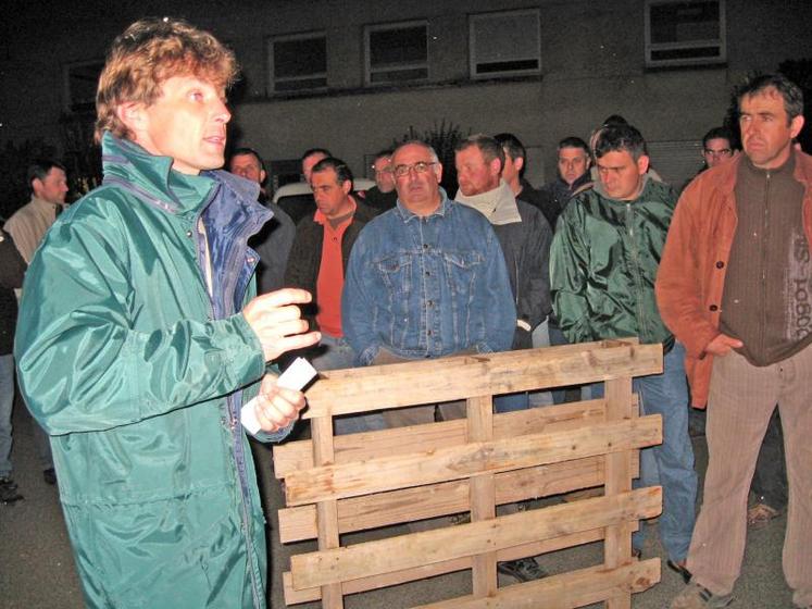 Mickaël Bazantay, président de la section bovine de la FDSEA, conduisait la délégation 
des producteurs à labattoir de Cholet.