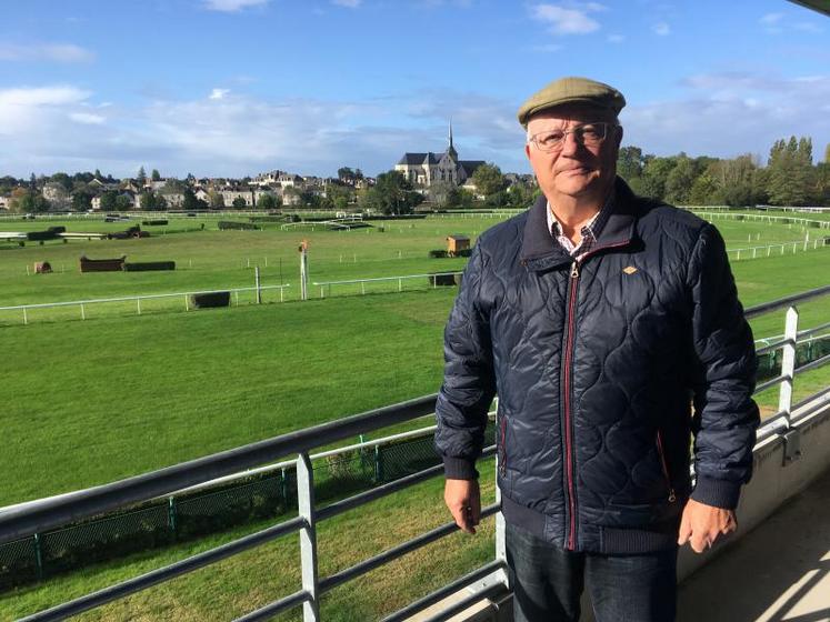 Alain Peltier est président de la société des courses du Lion-d’Angers depuis 1992. A ses côtés, il y a 18 membres au conseil d’administration et 21 au total dans le comité général.